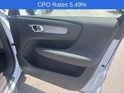 2024 Volvo XC40 B5 AWD Plus Dark Theme
