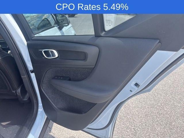 2024 Volvo XC40 B5 AWD Plus Dark Theme