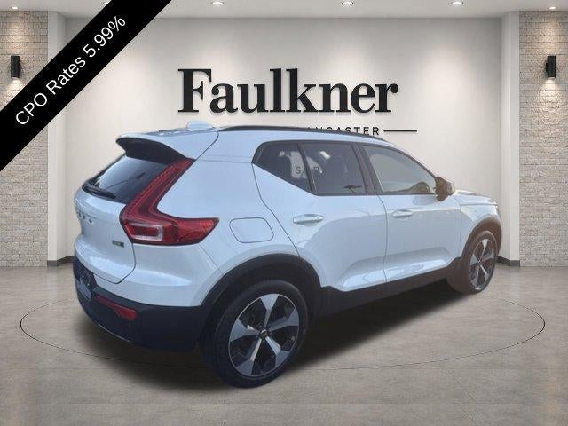 2024 Volvo XC40 B5 AWD Plus Dark Theme