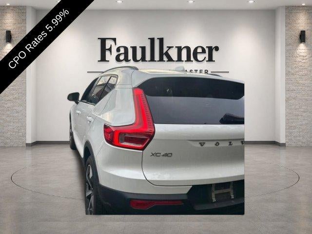 2024 Volvo XC40 B5 AWD Plus Dark Theme