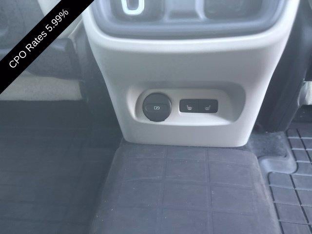 2024 Volvo XC40 B5 AWD Plus Dark Theme