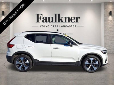 2024 Volvo XC40 B5 AWD Plus Dark Theme