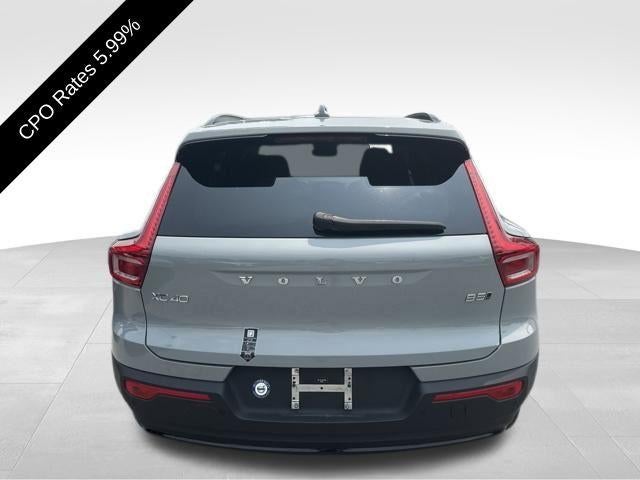2024 Volvo XC40 B5 AWD Plus Dark Theme