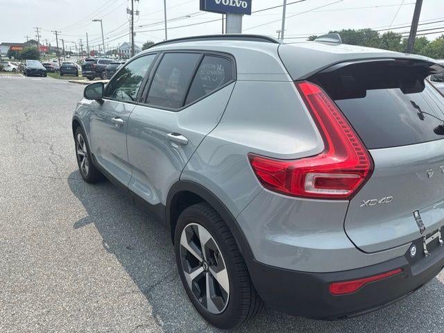 2024 Volvo XC40 B5 AWD Plus Dark Theme