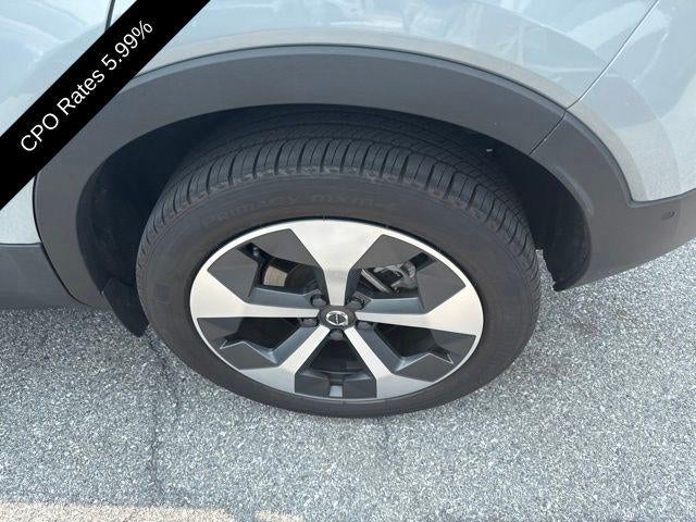 2024 Volvo XC40 B5 AWD Plus Dark Theme