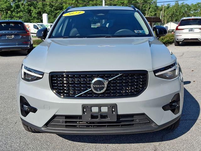 2024 Volvo XC40 B5 AWD Plus Dark Theme