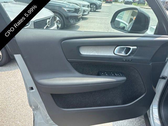 2024 Volvo XC40 B5 AWD Plus Dark Theme