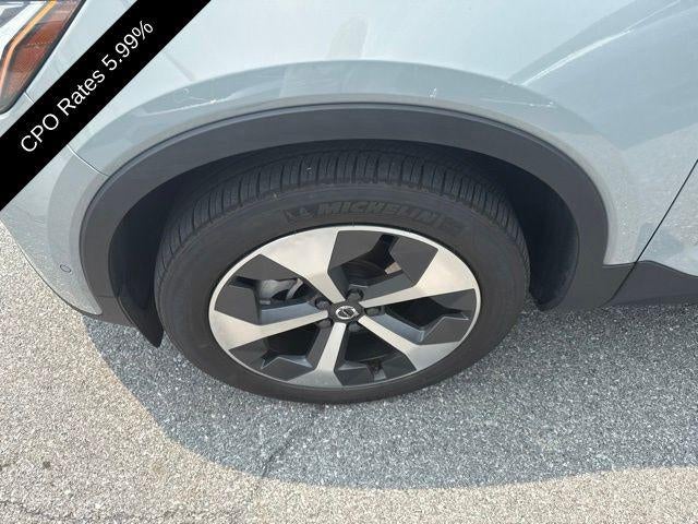 2024 Volvo XC40 B5 AWD Plus Dark Theme