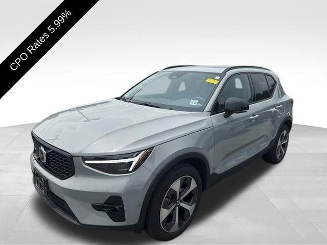 2024 Volvo XC40 B5 AWD Plus Dark Theme