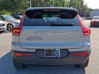 2024 Volvo XC40 B5 AWD Plus Dark Theme