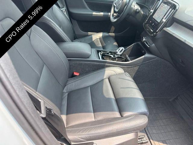 2024 Volvo XC40 B5 AWD Plus Dark Theme