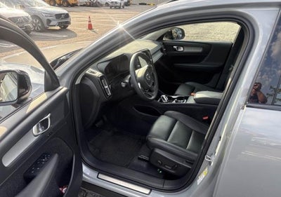 2024 Volvo XC40 B5 AWD Plus Dark Theme
