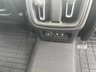 2024 Volvo XC40 B5 AWD Plus Dark Theme