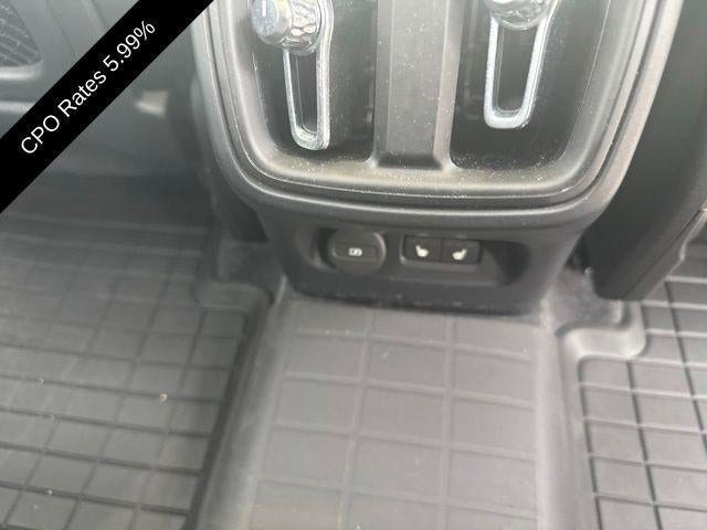 2024 Volvo XC40 B5 AWD Plus Dark Theme