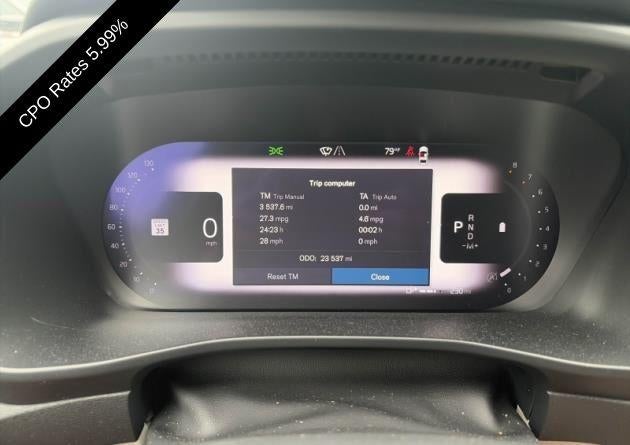 2024 Volvo XC40 B5 AWD Plus Dark Theme