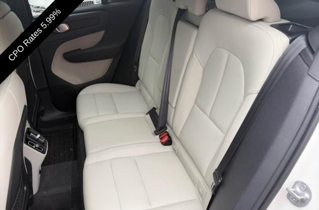 2024 Volvo XC40 B5 AWD Plus Dark Theme