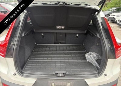 2024 Volvo XC40 B5 AWD Plus Dark Theme