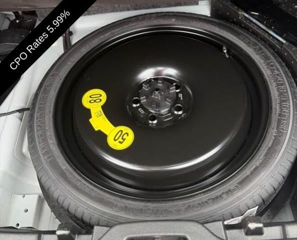 2024 Volvo XC40 B5 AWD Plus Dark Theme