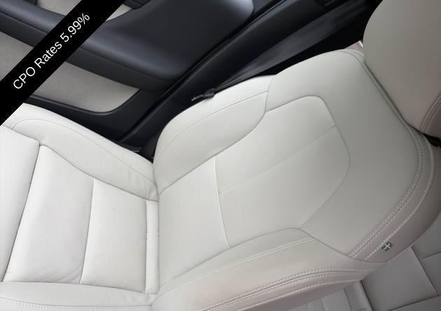 2024 Volvo XC40 B5 AWD Plus Dark Theme