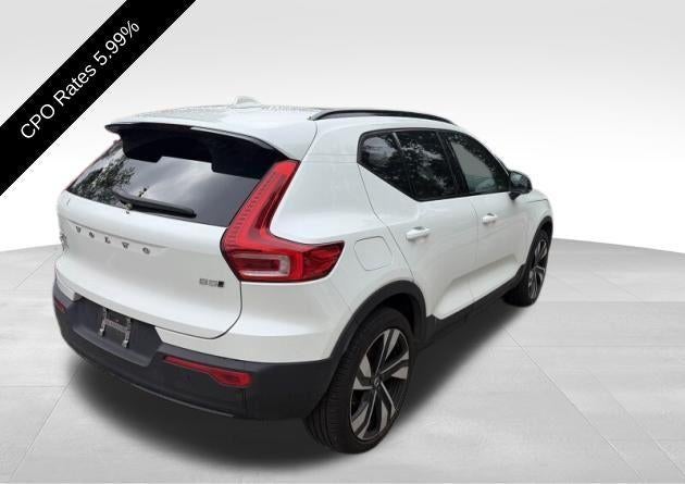 2024 Volvo XC40 B5 AWD Plus Dark Theme