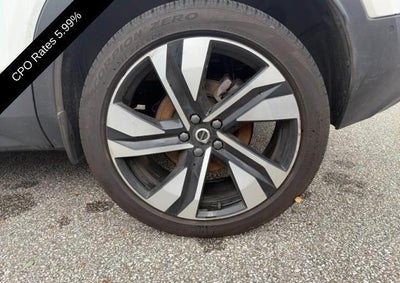 2024 Volvo XC40 B5 AWD Plus Dark Theme