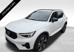 2024 Volvo XC40 B5 AWD Plus Dark Theme