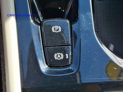 2024 Volvo XC40 B5 AWD Plus Dark Theme