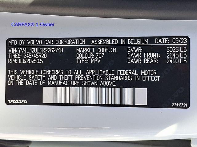 2024 Volvo XC40 B5 AWD Plus Dark Theme
