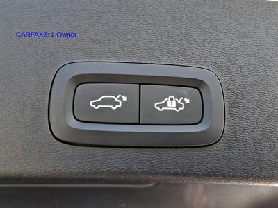 2024 Volvo XC40 B5 AWD Plus Dark Theme