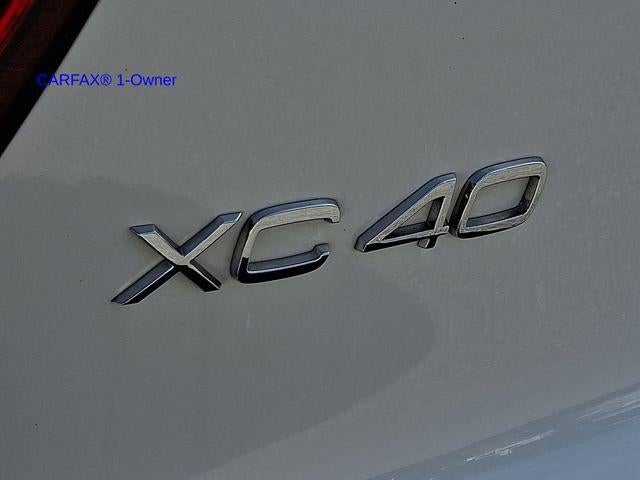 2024 Volvo XC40 B5 AWD Plus Dark Theme