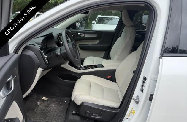 2024 Volvo XC40 B5 AWD Plus Dark Theme