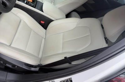 2024 Volvo XC40 B5 AWD Plus Dark Theme