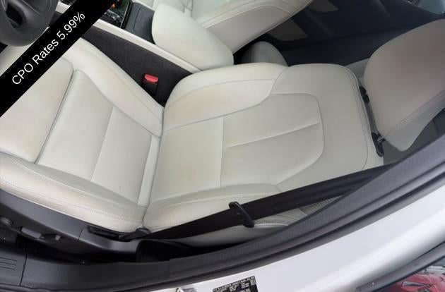 2024 Volvo XC40 B5 AWD Plus Dark Theme