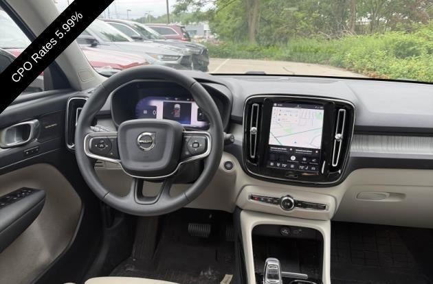 2024 Volvo XC40 B5 AWD Plus Dark Theme