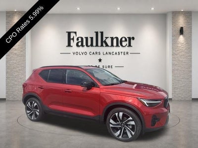 2024 Volvo XC40 B5 AWD Plus Dark Theme