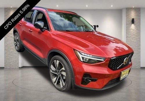 2024 Volvo XC40 B5 AWD Plus Dark Theme