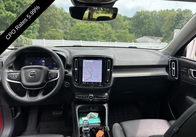 2024 Volvo XC40 B5 AWD Plus Dark Theme