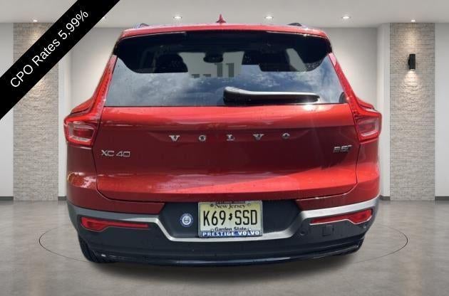 2024 Volvo XC40 B5 AWD Plus Dark Theme