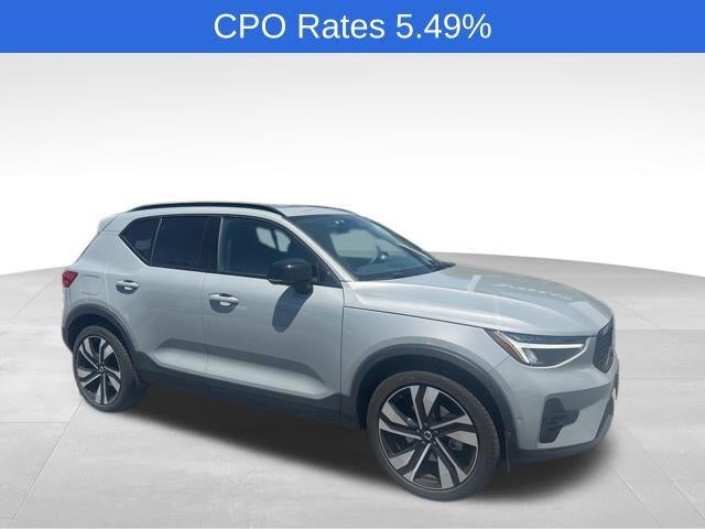 2024 Volvo XC40 B5 AWD Plus Dark Theme