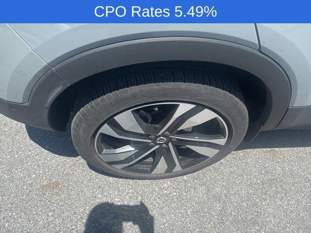 2024 Volvo XC40 B5 AWD Plus Dark Theme