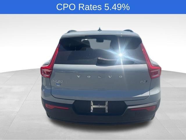 2024 Volvo XC40 B5 AWD Plus Dark Theme