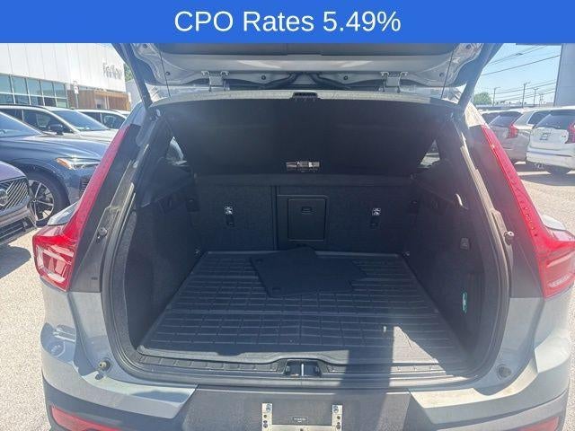 2024 Volvo XC40 B5 AWD Plus Dark Theme