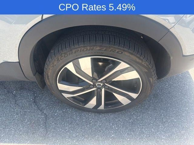 2024 Volvo XC40 B5 AWD Plus Dark Theme