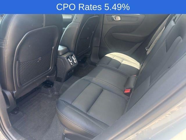 2024 Volvo XC40 B5 AWD Plus Dark Theme
