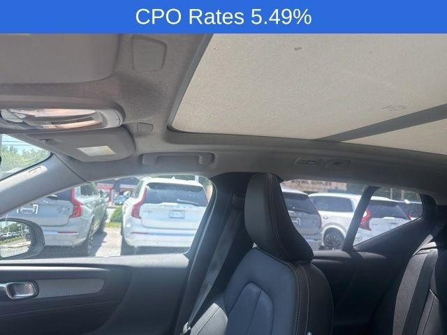 2024 Volvo XC40 B5 AWD Plus Dark Theme