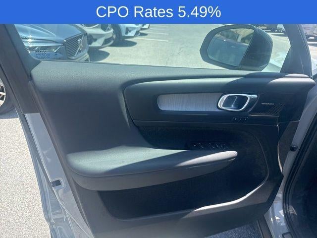 2024 Volvo XC40 B5 AWD Plus Dark Theme