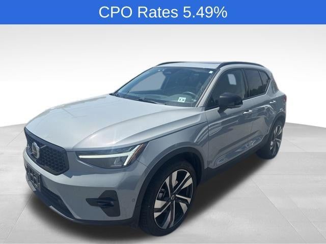 2024 Volvo XC40 B5 AWD Plus Dark Theme