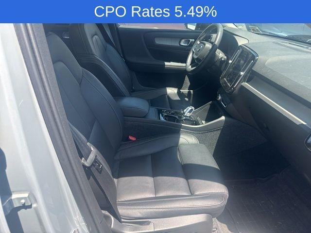 2024 Volvo XC40 B5 AWD Plus Dark Theme