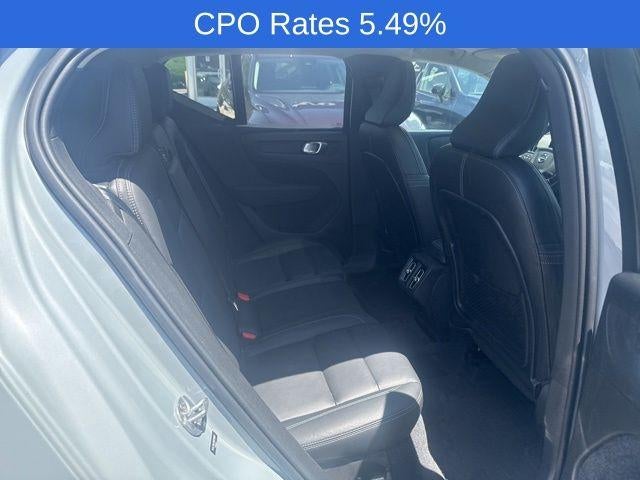 2024 Volvo XC40 B5 AWD Plus Dark Theme