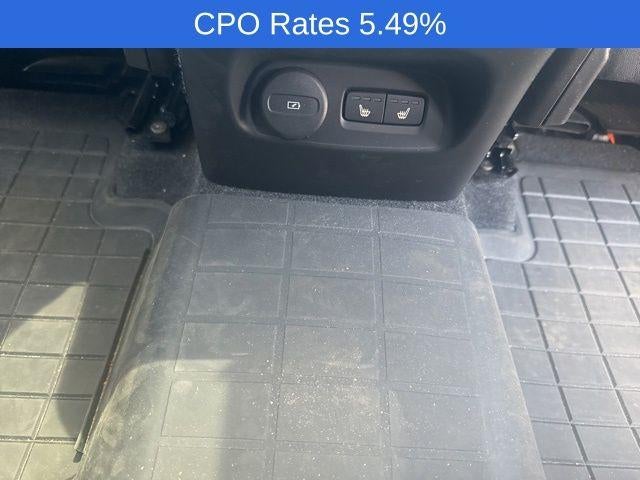 2024 Volvo XC40 B5 AWD Plus Dark Theme